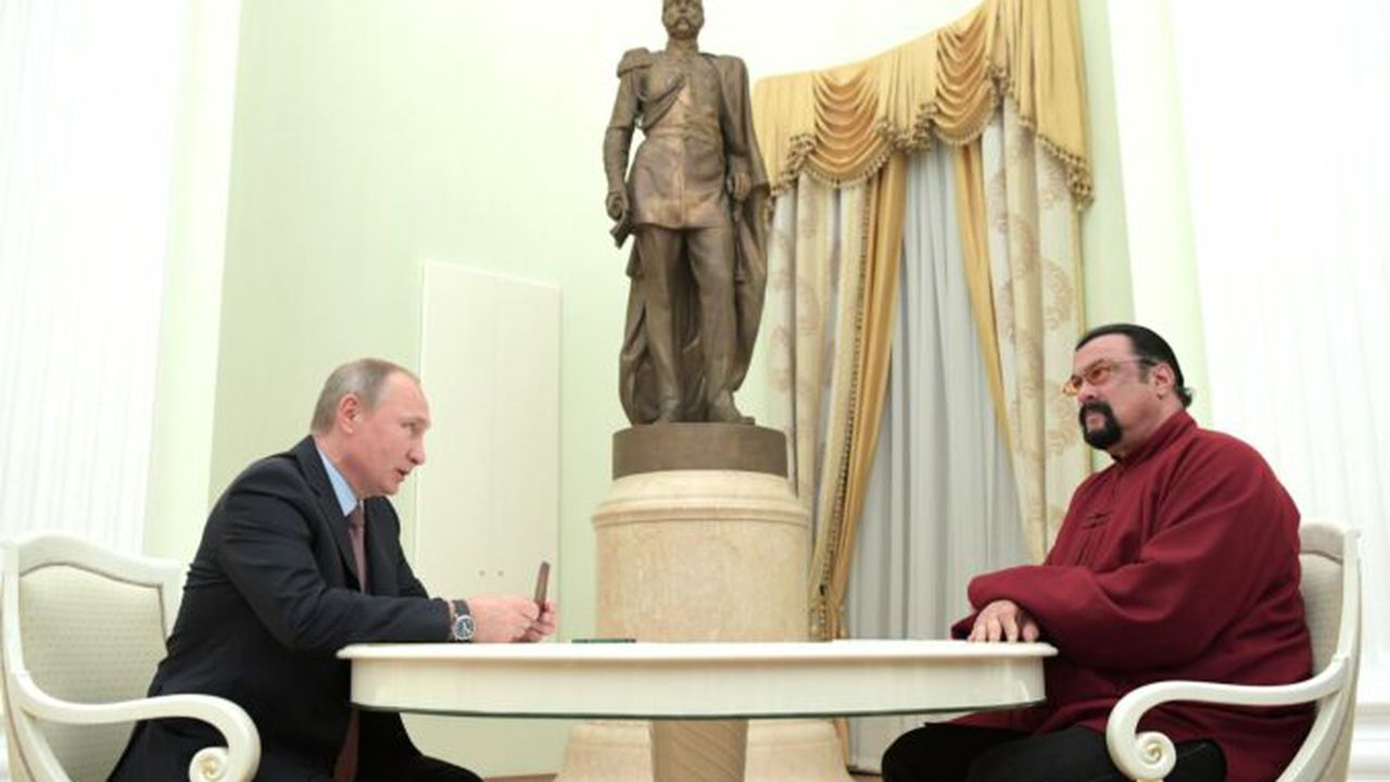 Steven_Seagal_with_Vladimir_Putin_November_2016