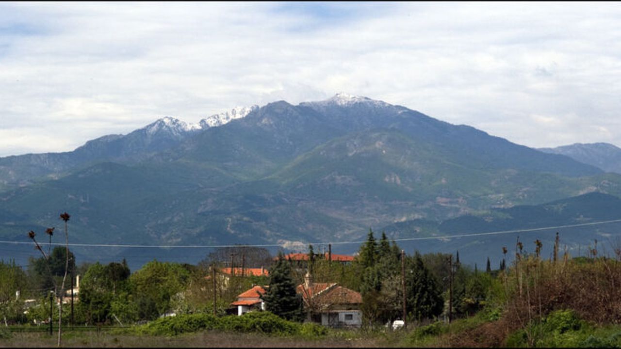 20090423_Komotini_Greece_Train_Station_View_of_Rodopi_Mountains