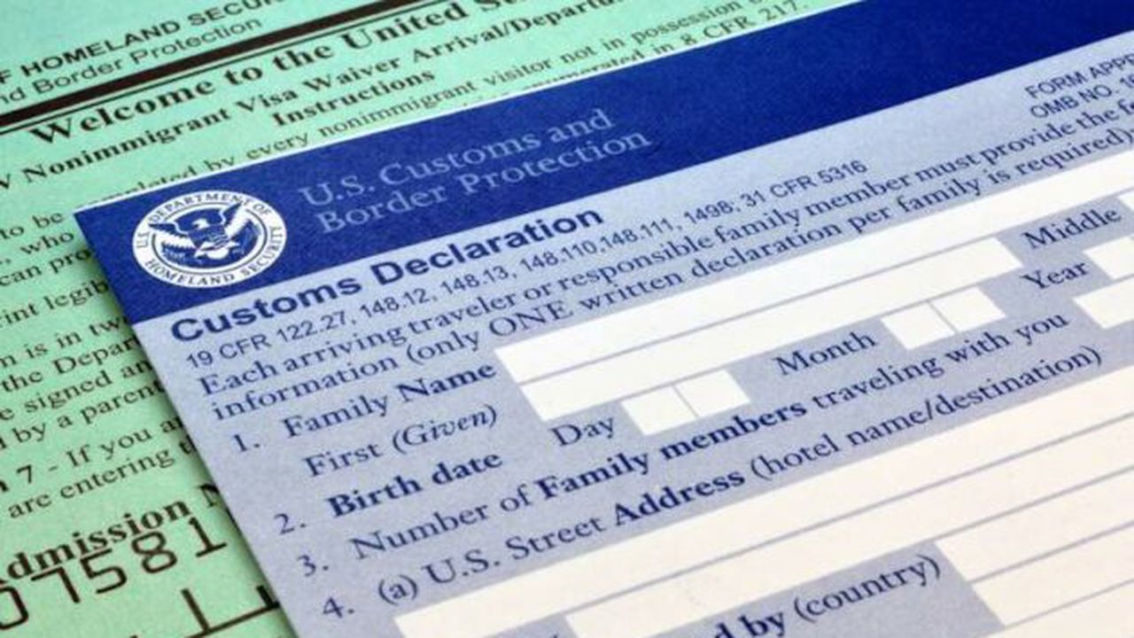 Customs forms at border point of entry (USA)
