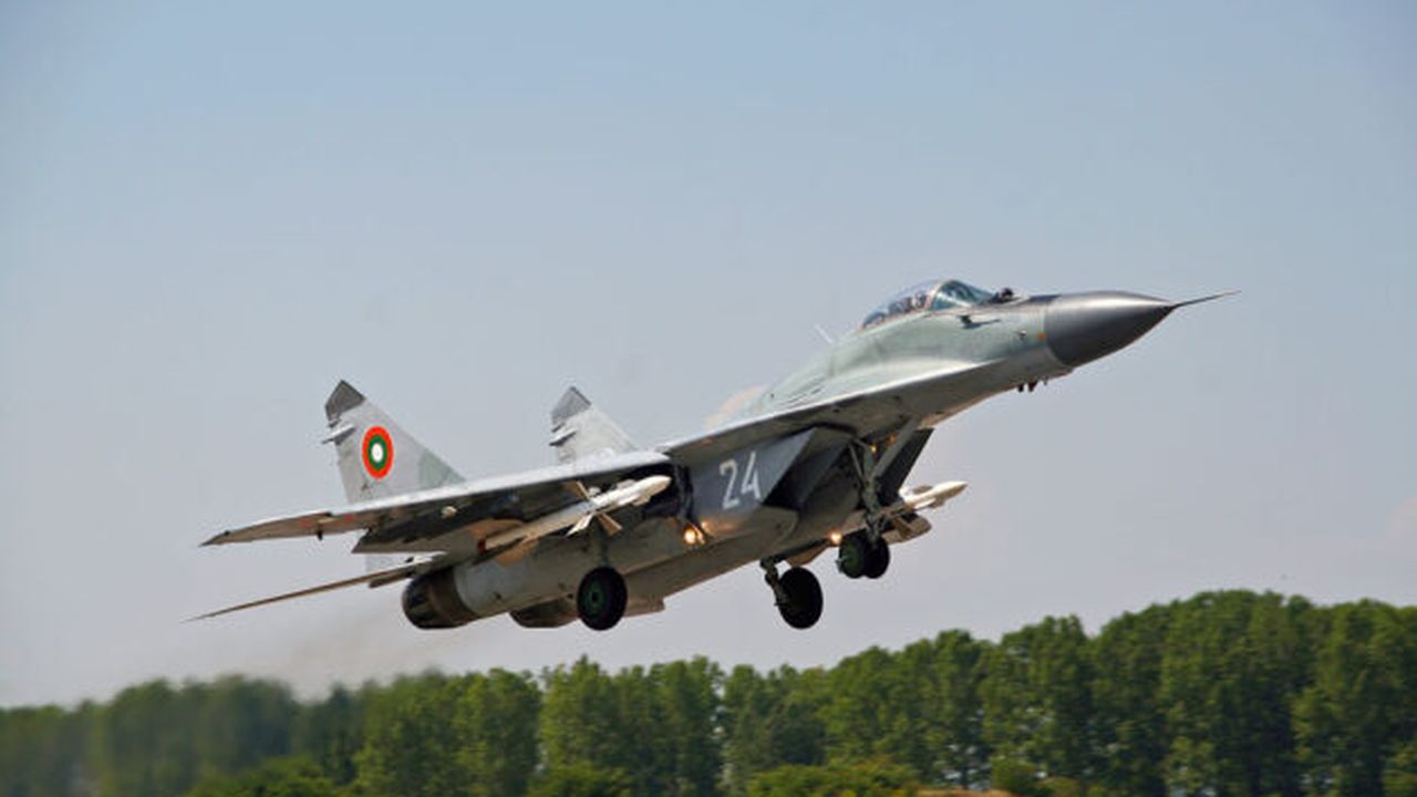 Bulgarian_mig-29_r-27