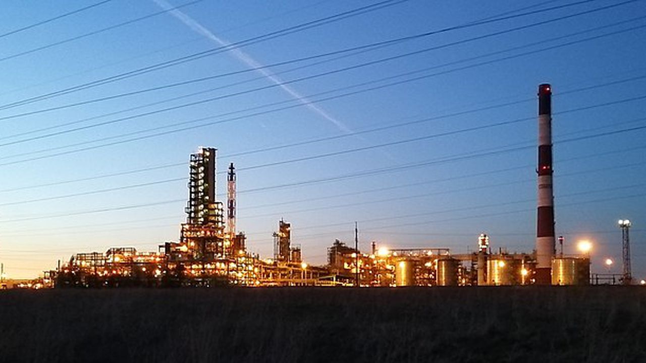 Yaroslavnefteorgsintez_oil_refinery_plant_southern_block