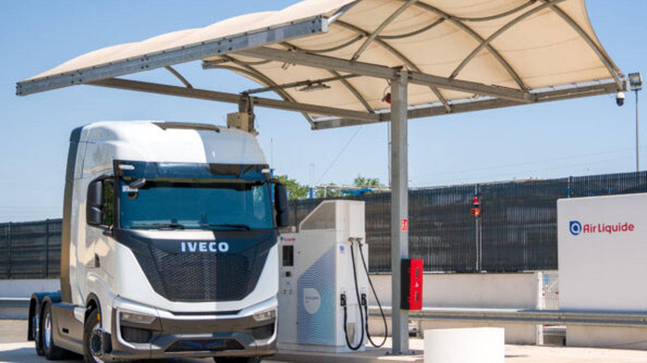Air_Liquide_H2Station_with_IVECO_FCEV_Heavy_Duty_Truck