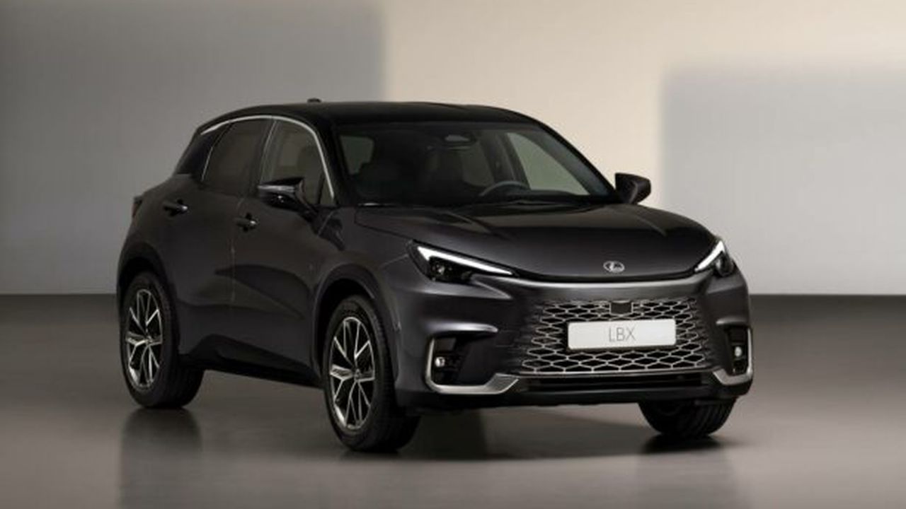 Lexus LBX 2023 (3)