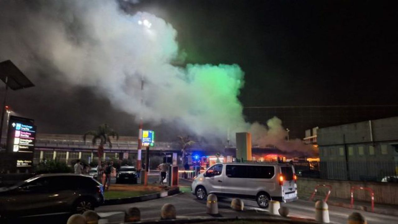 Italy_Catania_airport_fire_flights_suspended