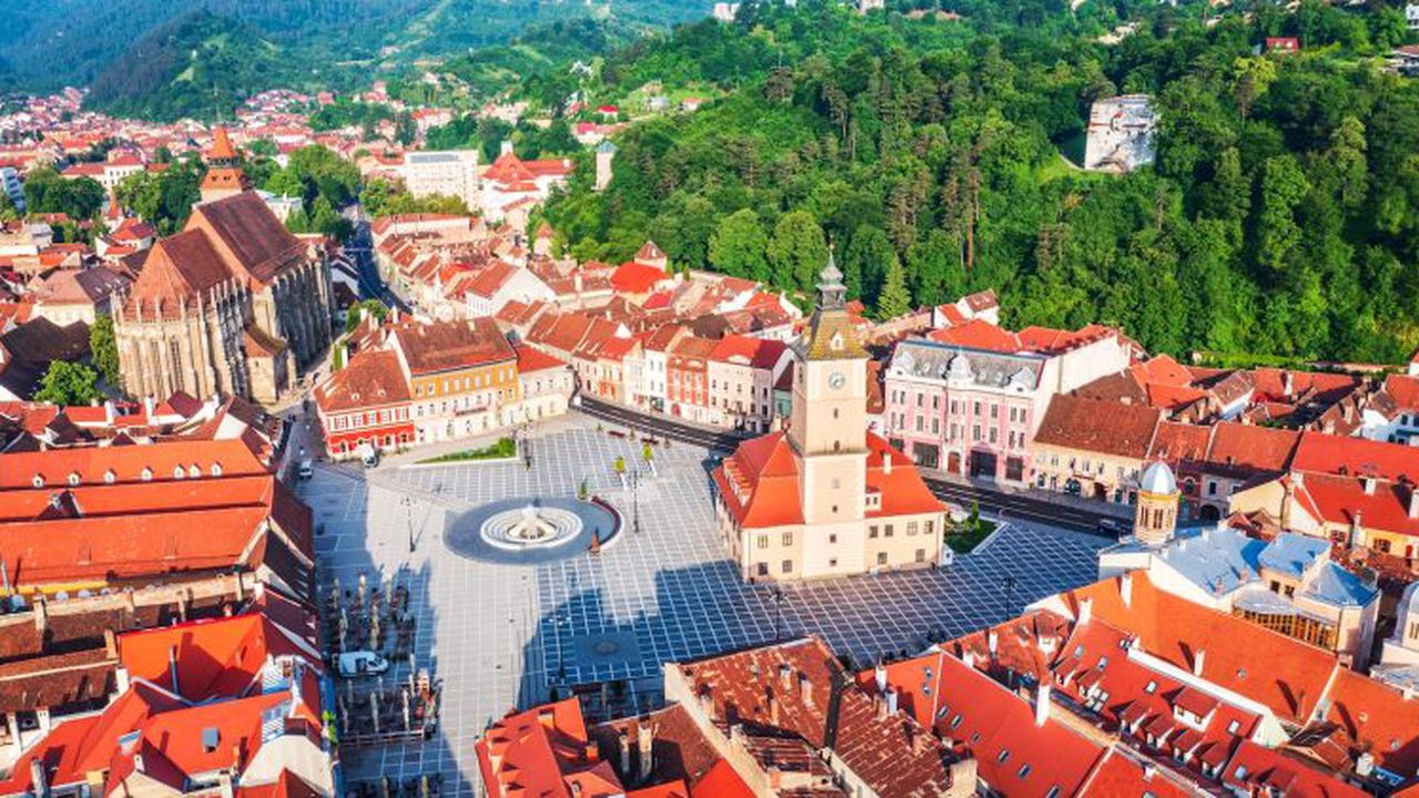 Brasov,,Romania,-,Aerial,Drone,View,Of,Council,Square,And