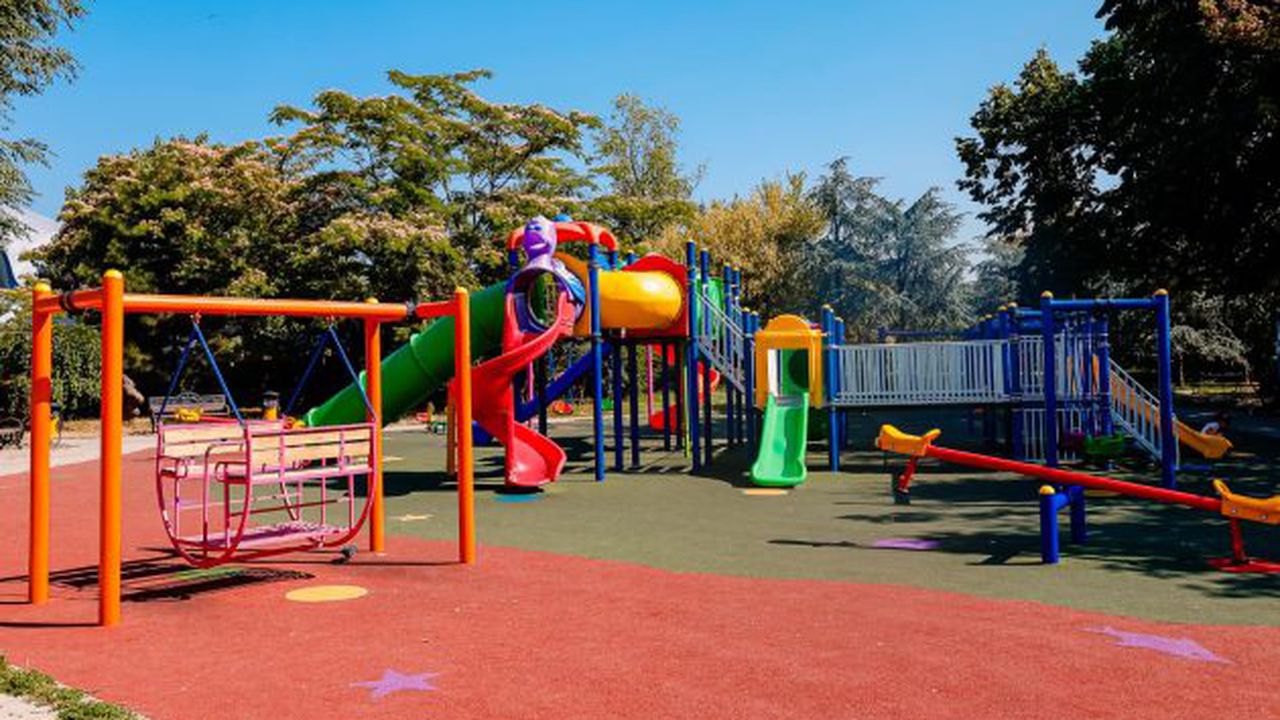 Loc de joaca parc Bucuresti