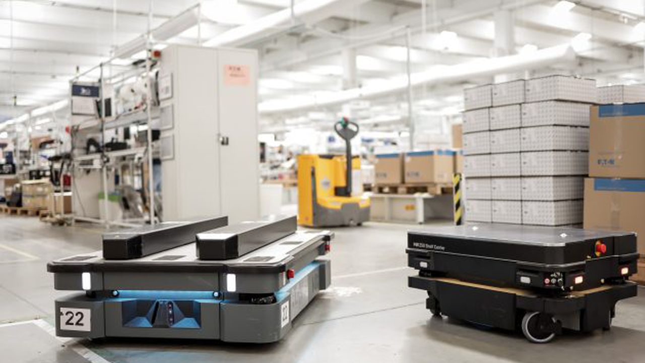 Roboti Eaton in fabrica Eaton din Arad 2