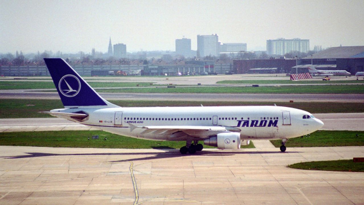 tarom_airbus_a310_yr_lcb_at_lhr13_04_1996_4844518571_24641000