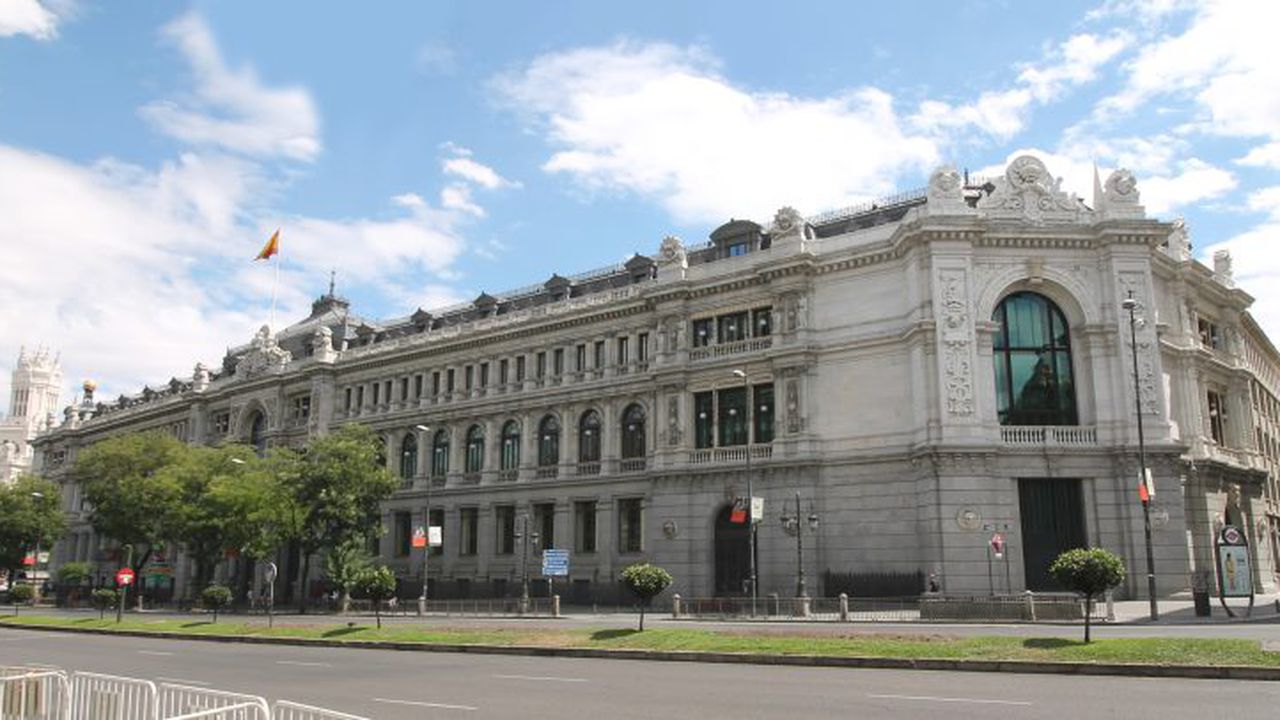 View of BANK OF SPAIN headquarters (Madrid) from Calle de Alcala (street).