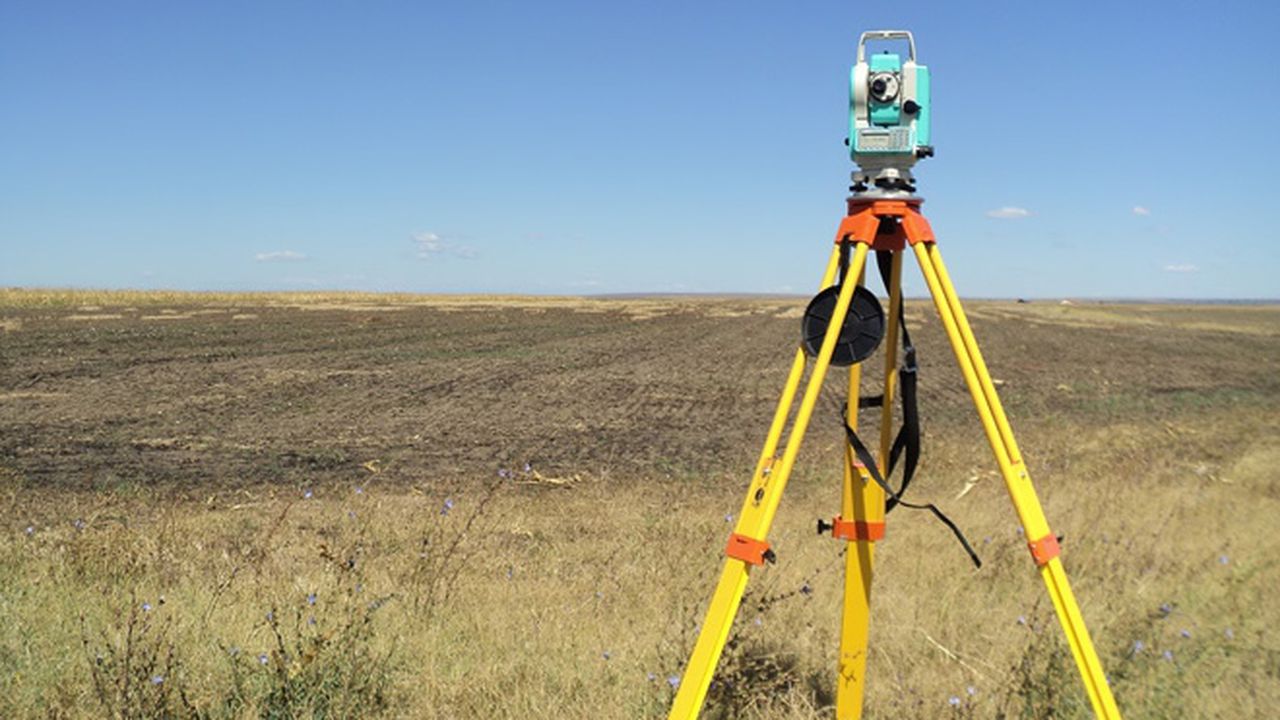 Lucrari-cadastru-teren-pamant-masuratori