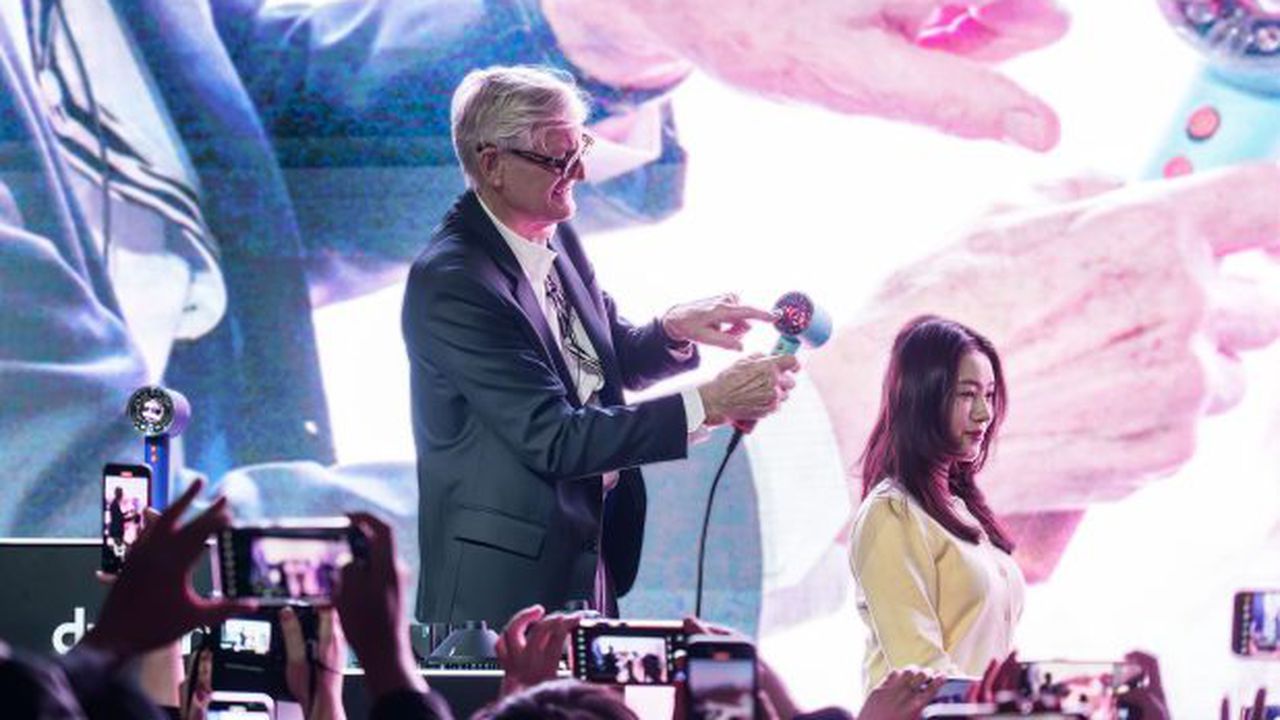 Dyson Supersonic Nural™ hair dryer - close-up