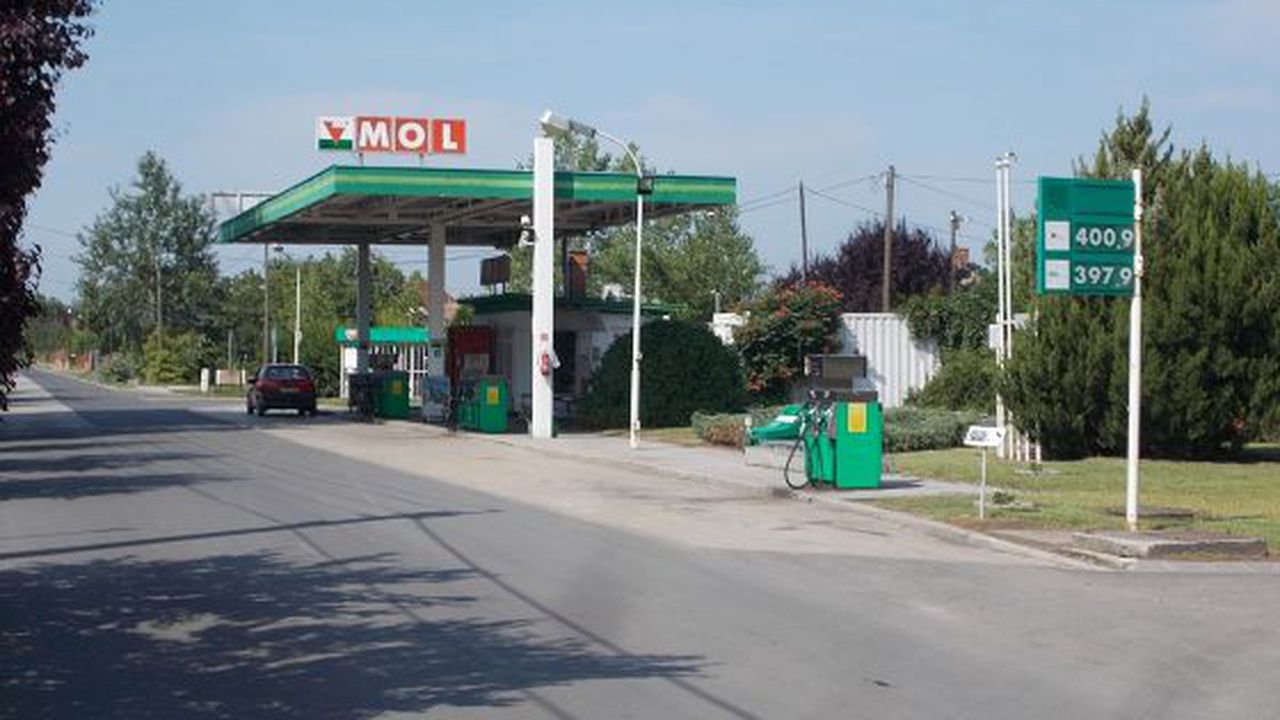 MOL_petrol_station,_Tasskertes,_2019_Kunszentmiklós