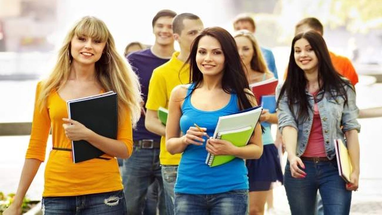 studenti 6758945786954-