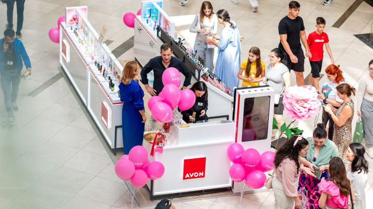 Magazinul AVON de tip insula_AFI Cotroceni 2