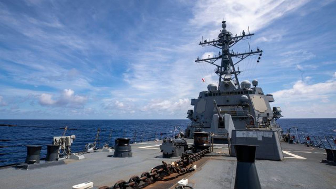 uss ralph johnson 53465