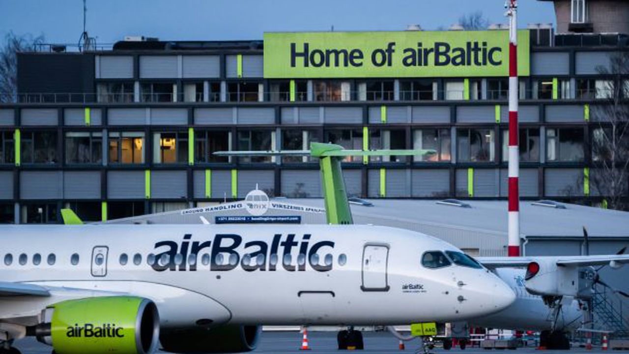 airbaltic-aircraft-27