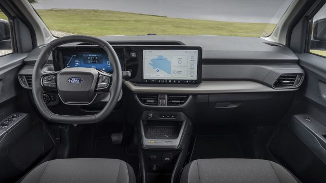 Ford E-Tourneo Courier 6