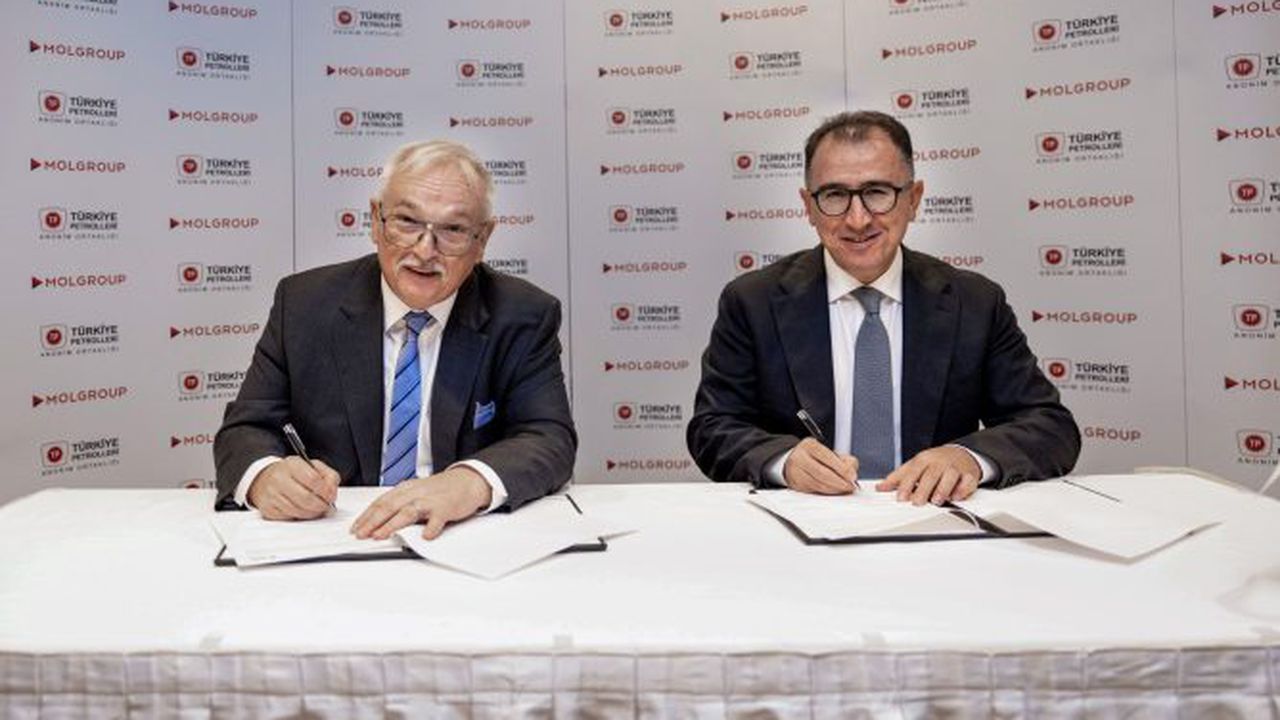 Hernádi Zsolt_és_Ahmet Türkoğlu_1