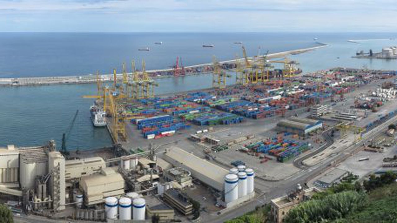 Projection: Cylindrical (1)FOV: 129 x 91Ev: 13.28