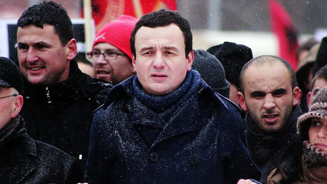 Albin_Kurti_duke_protestuar