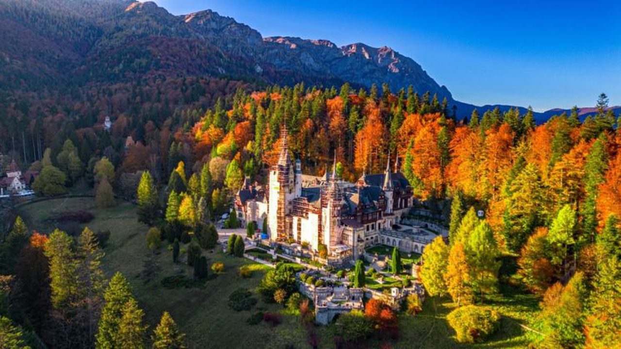 Panoramic,View,Of,Peles,Castle,In,Autumn,,Romania.,Beautiful,Famous