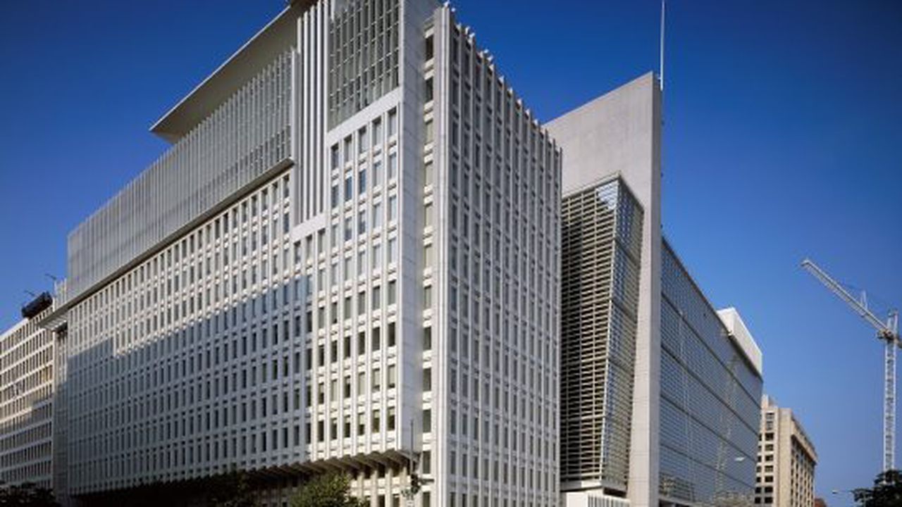 headquarters-building-of-the-international-monetary-fund-washington-dc-1024