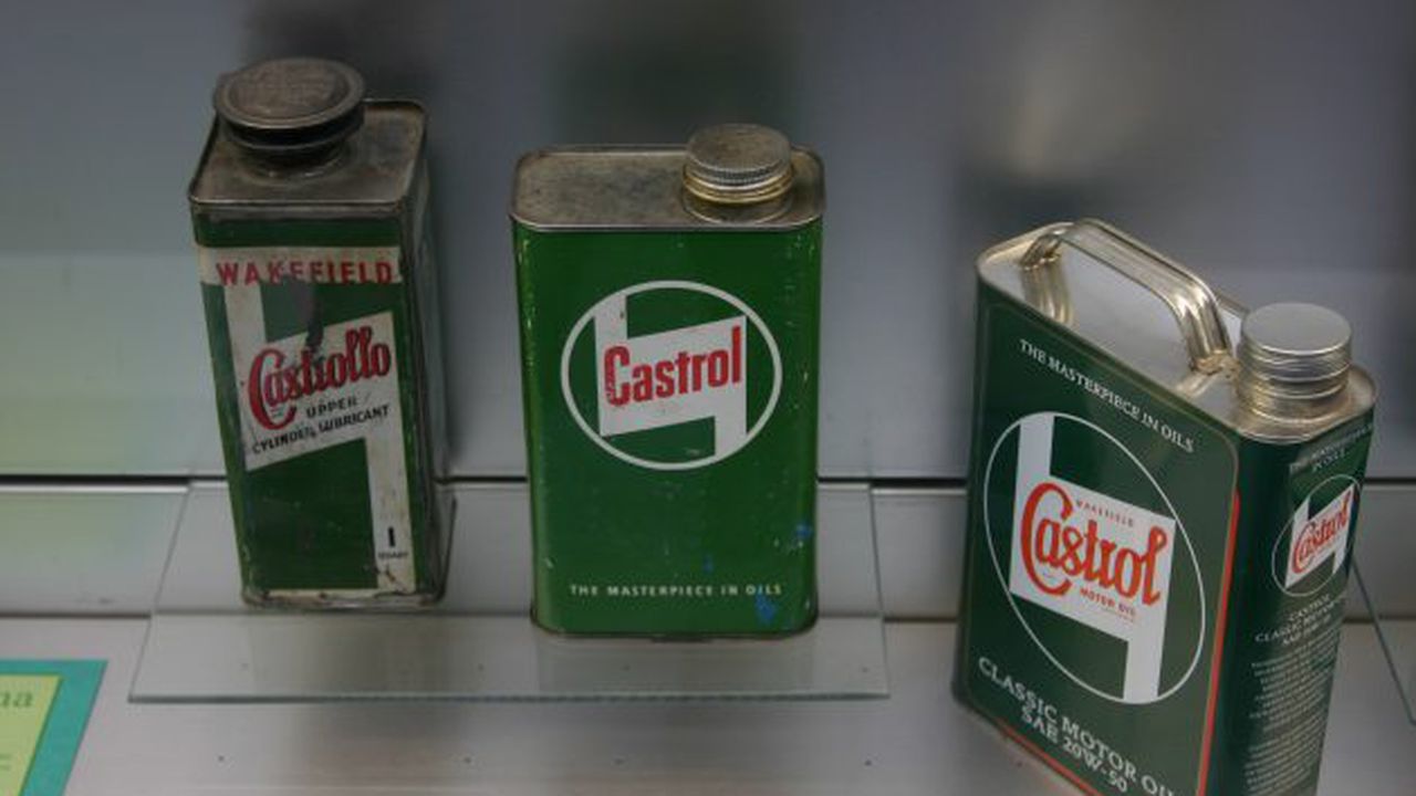 Castrol_oil_cans