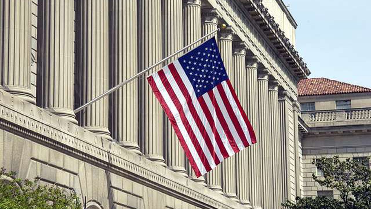 main-entrance-commerce-department-building-14th-and-constitution-2-8013e6-640