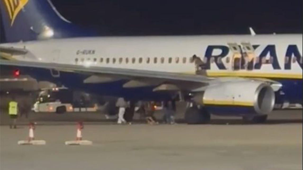 Avion Ryanair incendiu Mallorca