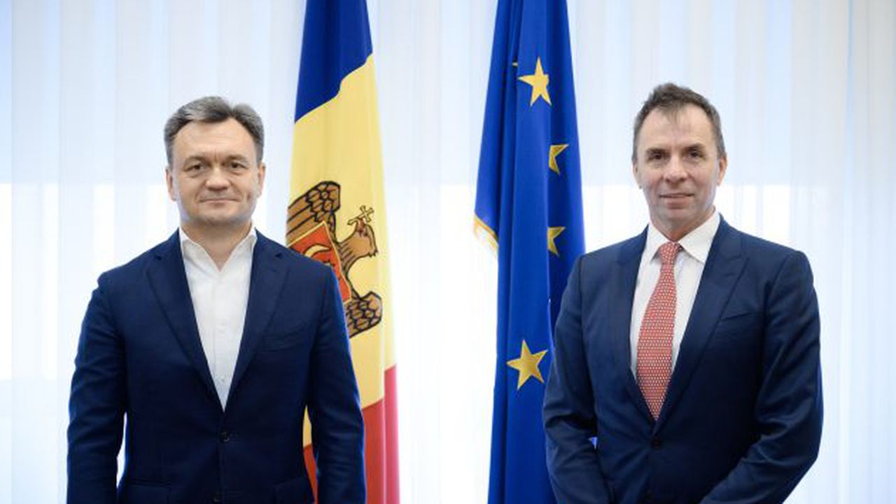 Dorin Recean, prim-ministrul Republicii Moldova, si Jozsef Varadi, CEO-ul Wizz Air