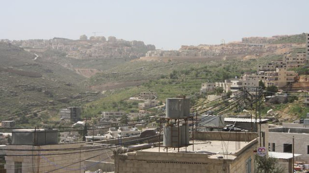 Illegal_israeli_settlements_southwestern_of_refugee_camp_Dheisheh,_Westbank,_Palestine