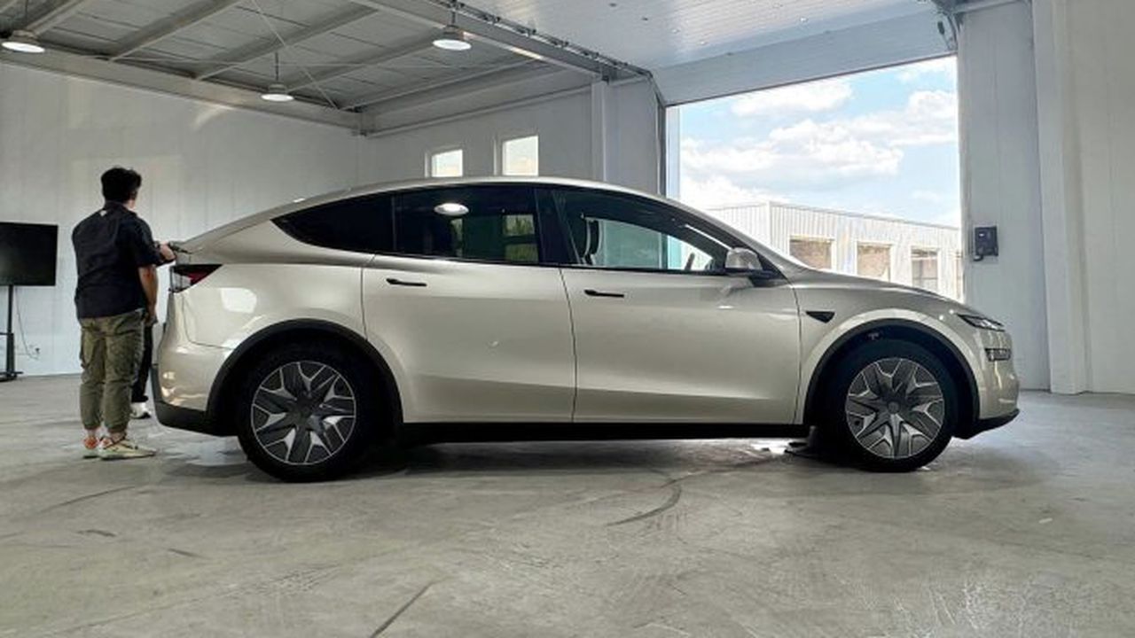 Tesla-Model-Y-L-China-Customer