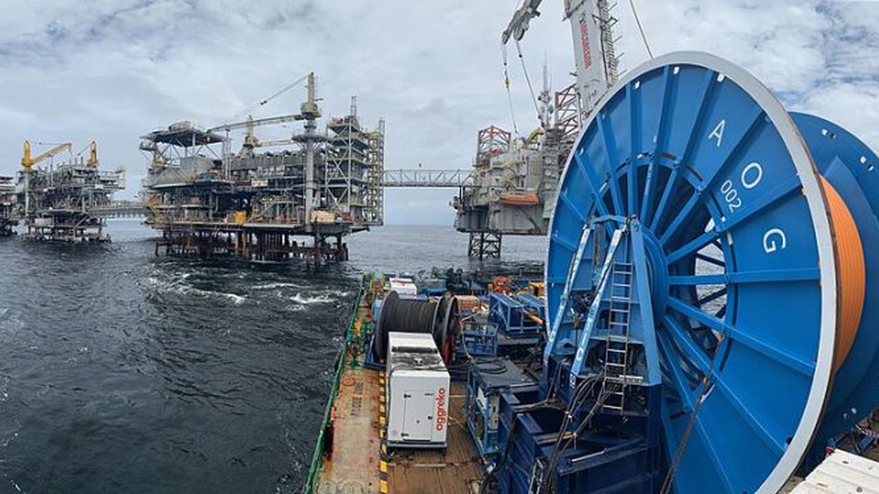 The_Installation_of_a_TCP_Flowline_Offshore_Angola