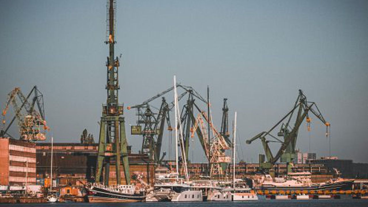 free-photo-of-view-of-the-gdansk-shipyard