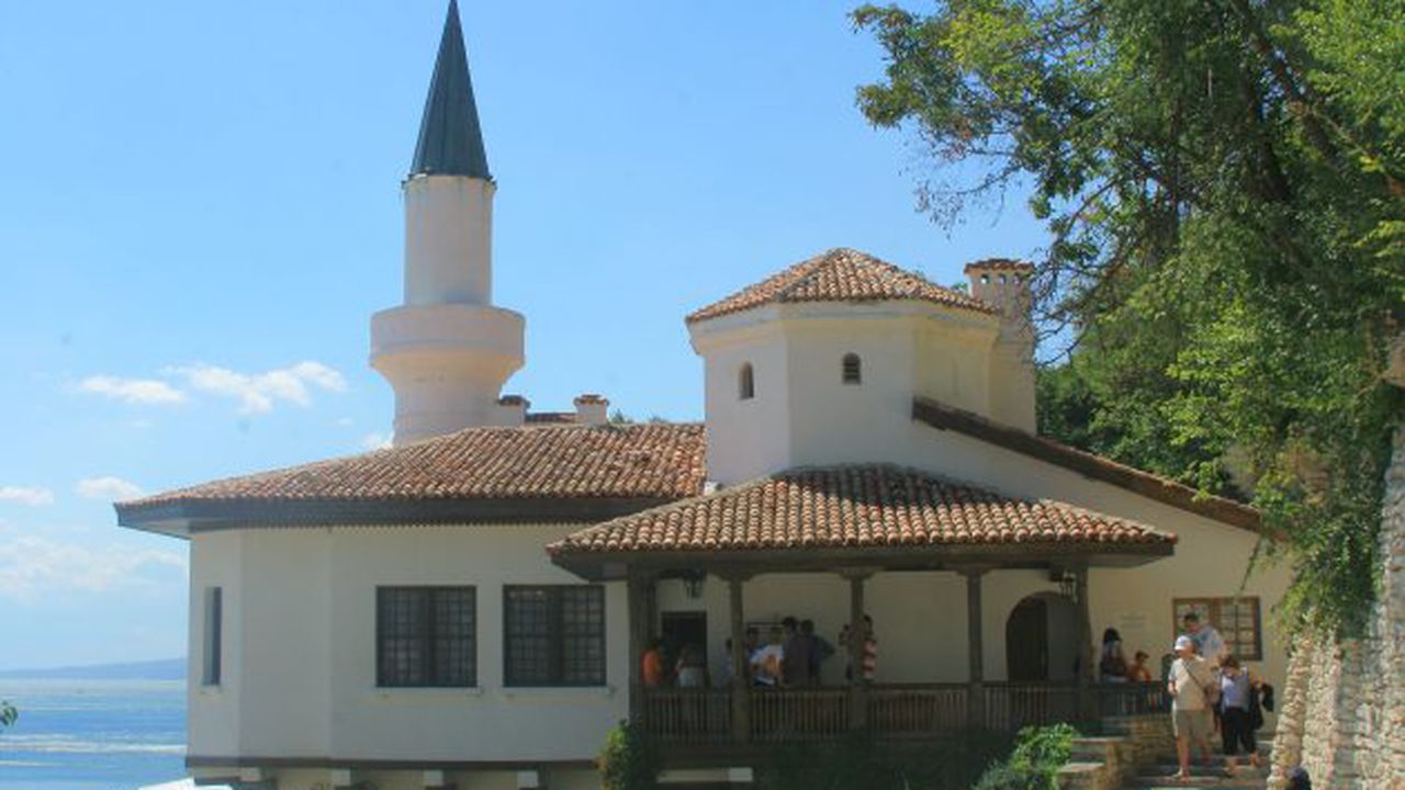 Balchik,_Bulgaria_-_panoramio_(1)