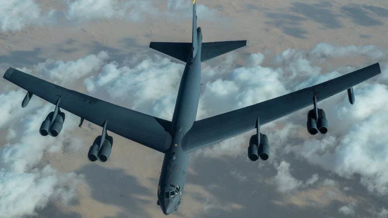 b-52 bombardier 53465