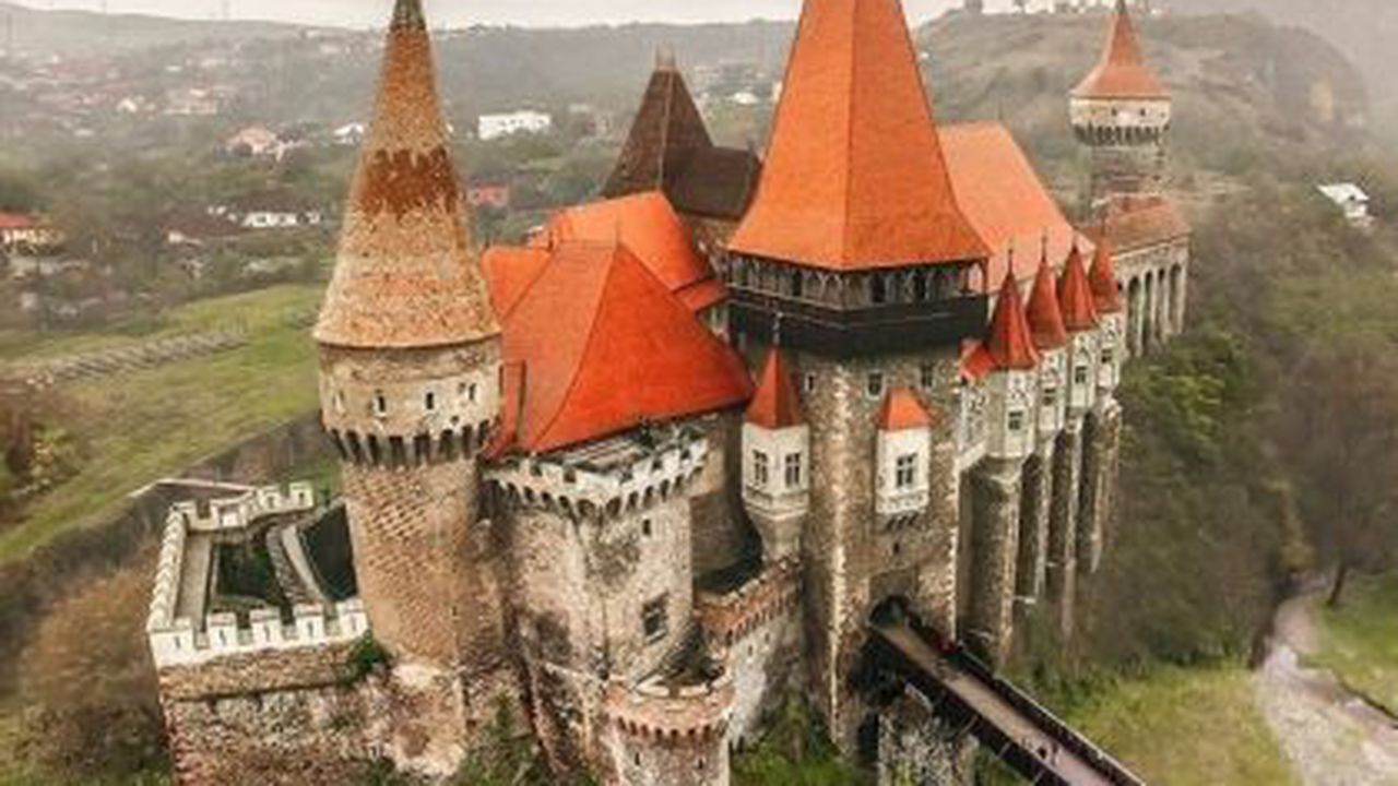 castelul corvinilor huniazilor 43665857436