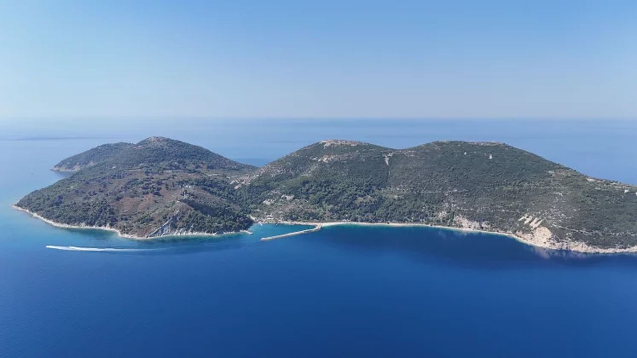 insula sazan albania