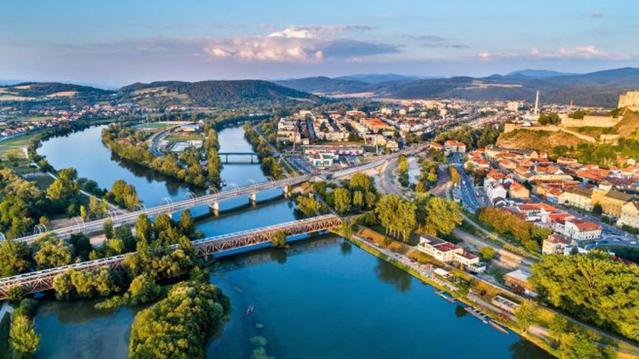 trencin slovacia 678973