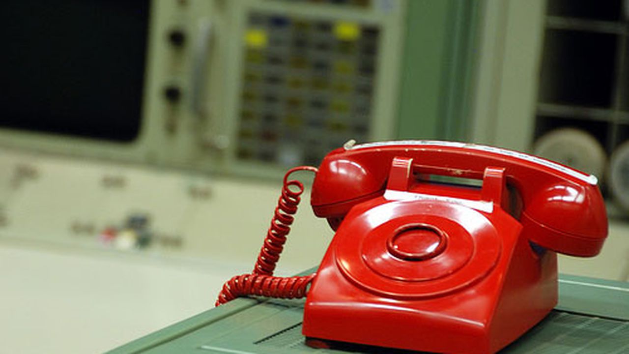 telefon rosu razboi rece razboi nuclear 564783457678403