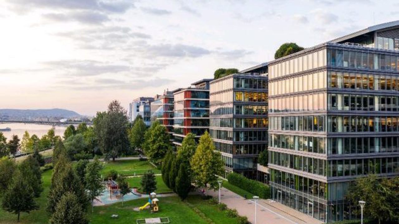 wizz air millennium tower