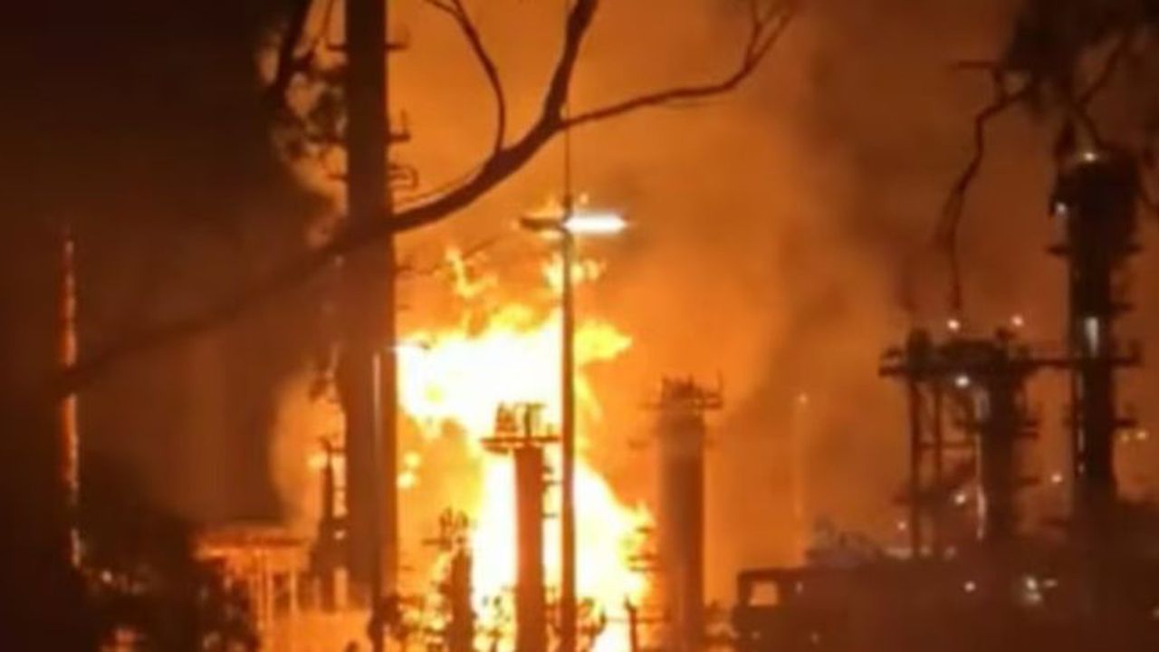 incendiu rafinarie australia 534657