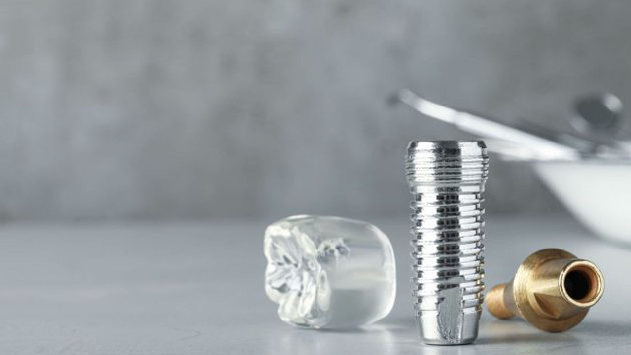 implant dentar 5376