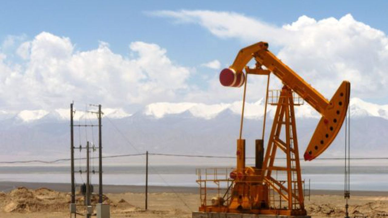 Oil_well_in_Tsaidam