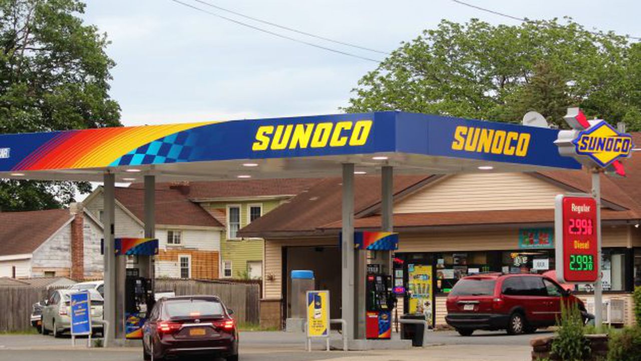 Sunoco_gas_station_in_Schaghticoke,_New_York
