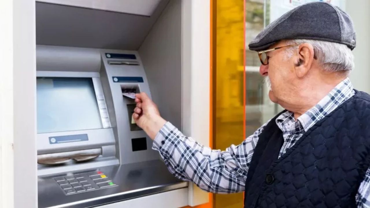 batran-bani-card-bancomat-e1768823396869