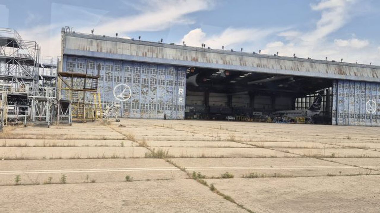 hangar tarom
