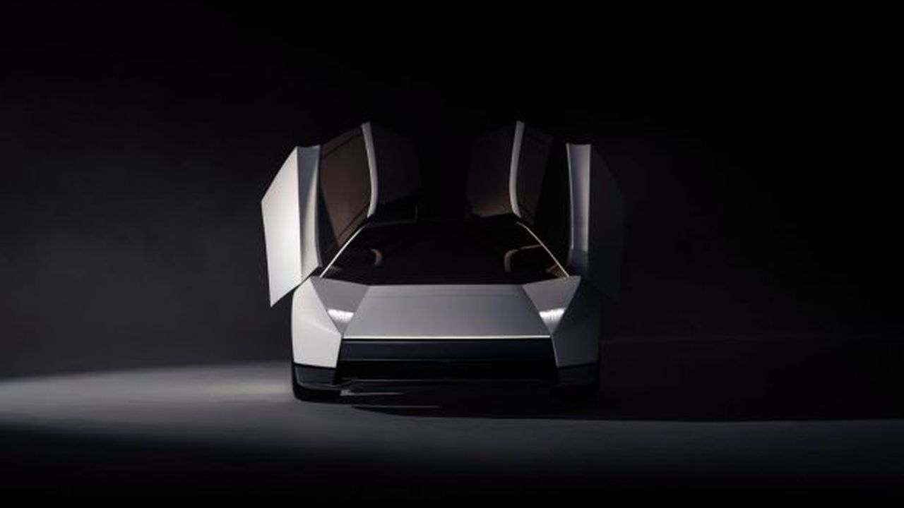 Tesla Roadster - premiera mondiala Waco 8