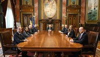 Cât câștigă șefii și angajații normali din BNR și care este salariul guvernatorului Mugur Isărescu. Directorii se apropie de 10.000 de euro pe lună