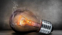 Energia electrică se vinde la preț negativ mâine în România, timp de opt ore. Importăm masiv energie din Vest, aproape toată ziua